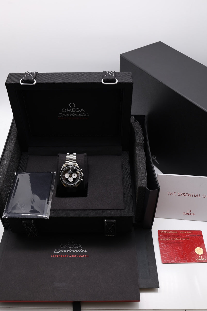 Omega Speedmaster Professional Moonwatch Handaufzug Reverse Panda NEU 31030425001004 - Papiere und oder Lieferumfang