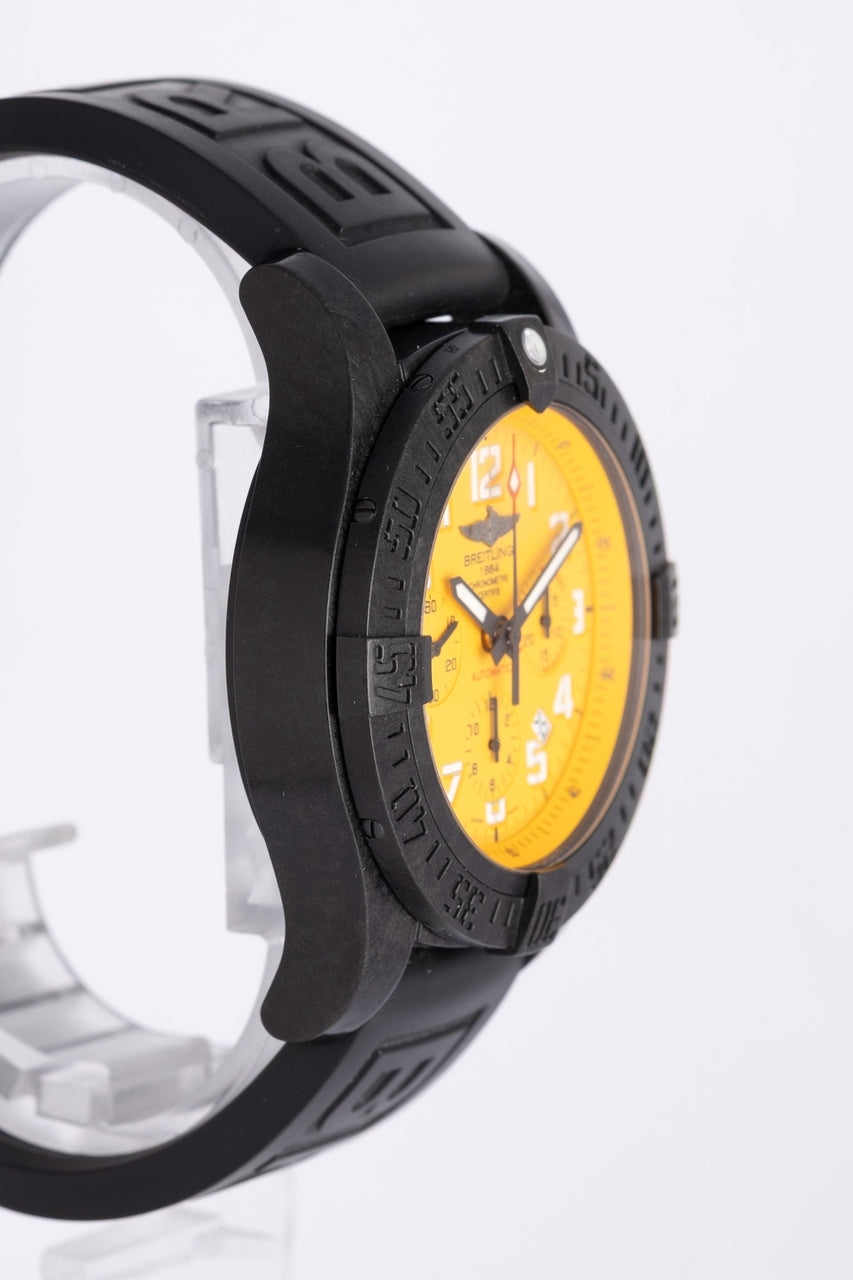 Breitling Avenger Hurricane Gelb Breitlight XB0180 - Detailansicht 1