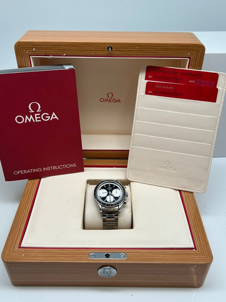 Omega Speedmaster Racing 40mm Automatik 32630405001002 - Papiere und oder Lieferumfang