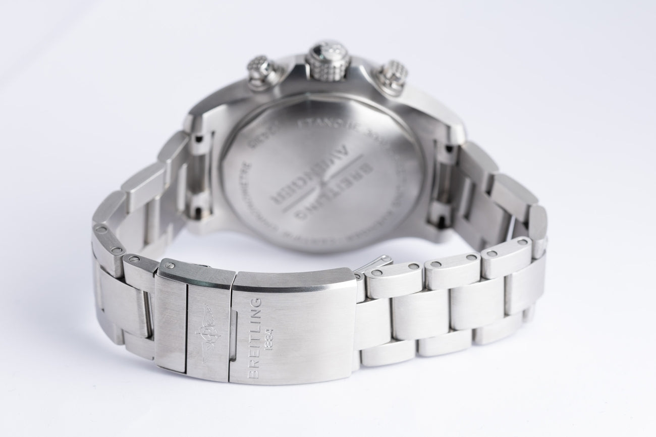 Breitling Avenger Chronograph GMT 45mm A24315 - Detailansicht 7