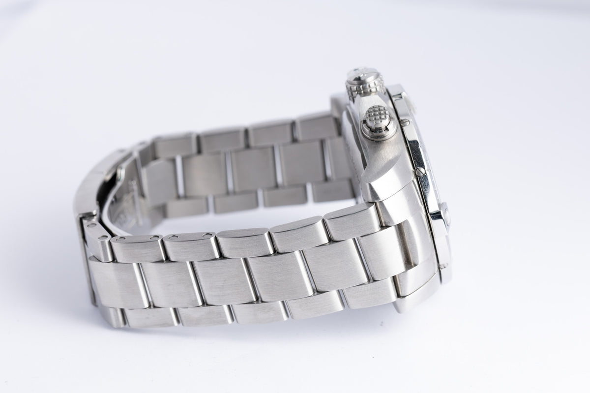 Breitling Avenger Chronograph GMT 45mm A24315 - Detailansicht 6