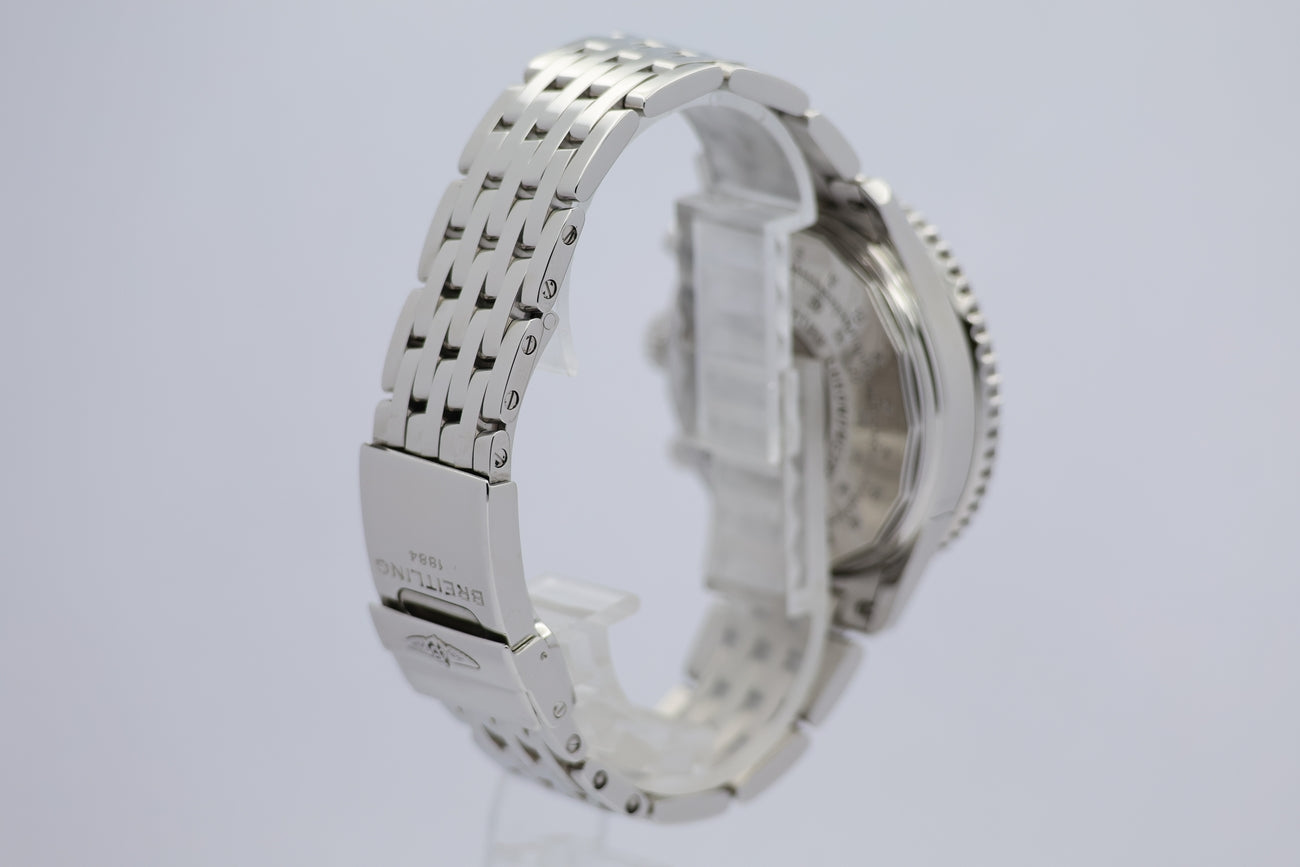 Breitling Navitimer 01 Automatik Herrenuhr 43mm AB0120