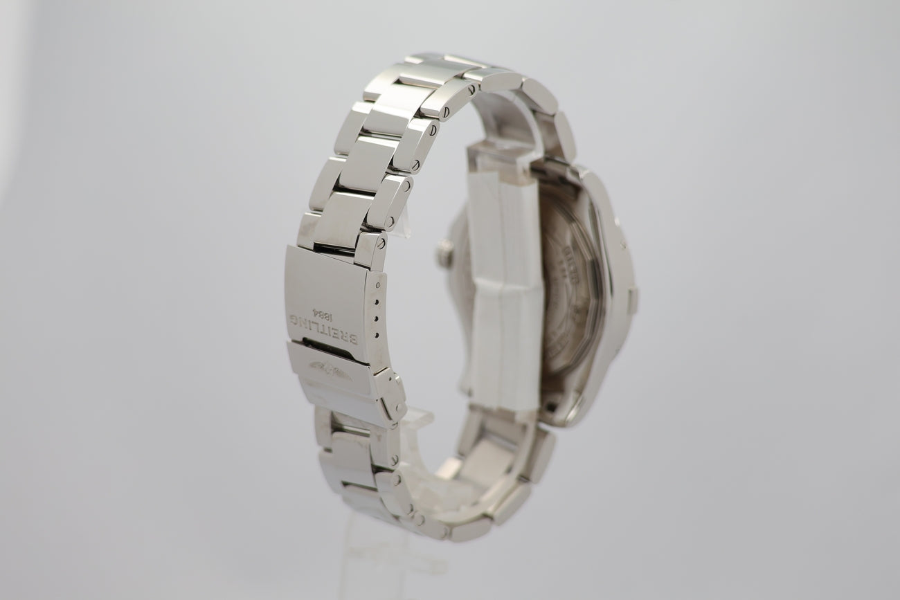 Breitling Avenger II GMT Perlmutt-Blatt 43mm Automatik A32390 - Detailansicht 1