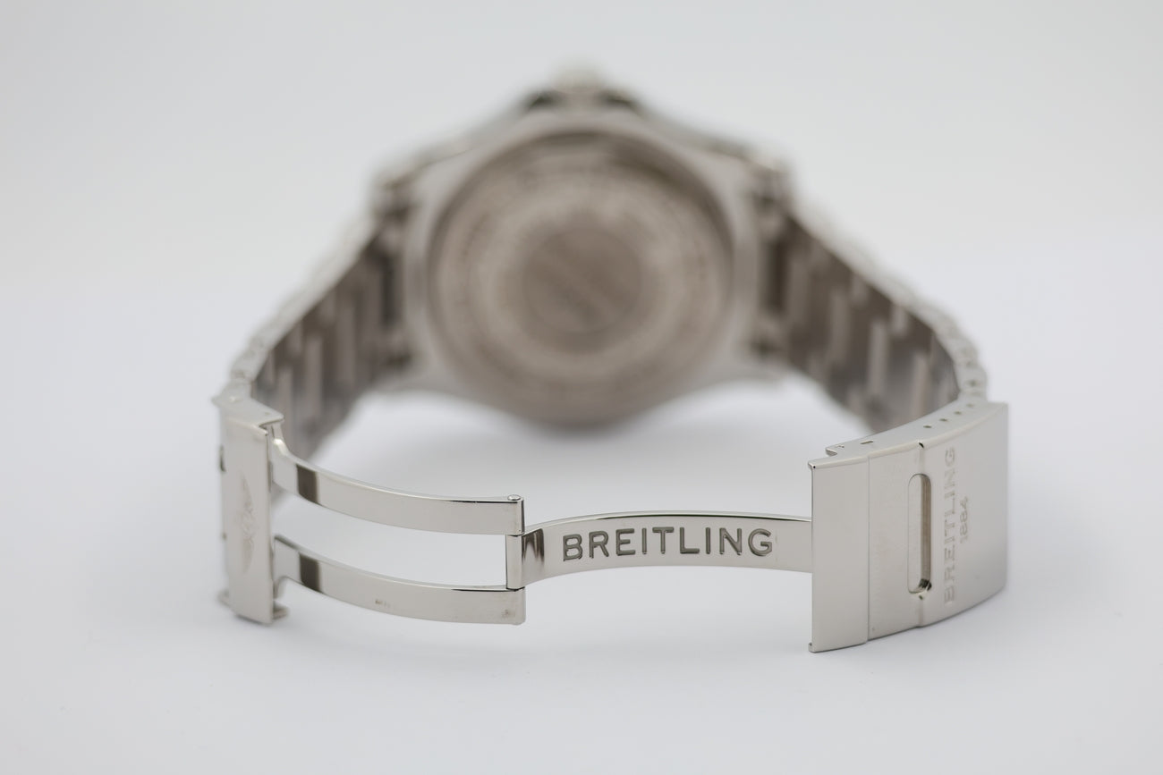 Breitling Avenger II GMT Perlmutt-Blatt 43mm Automatik A32390 - Detailansicht 6