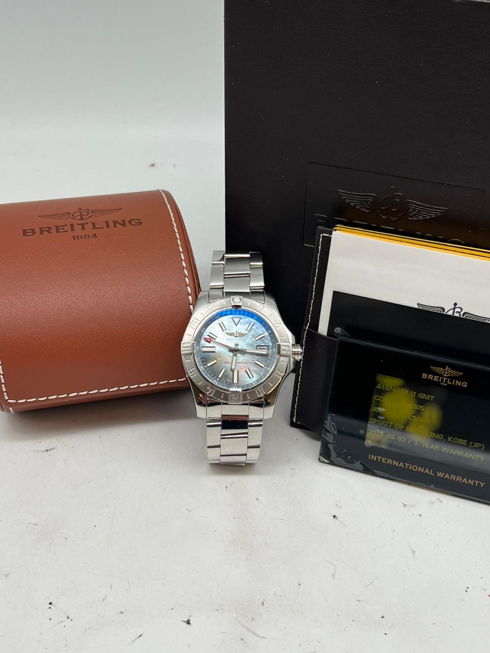 Breitling Avenger II GMT Perlmutt-Blatt 43mm Automatik A32390 - Papiere und oder Lieferumfang