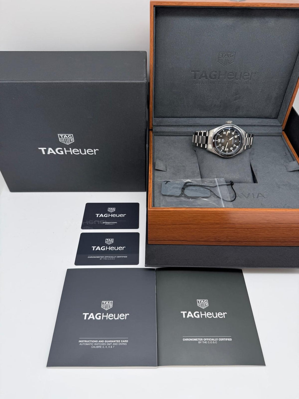 Tag Heuer Autavia 42mm Automatik Herrenuhr WBE5110 - Papers and documentation