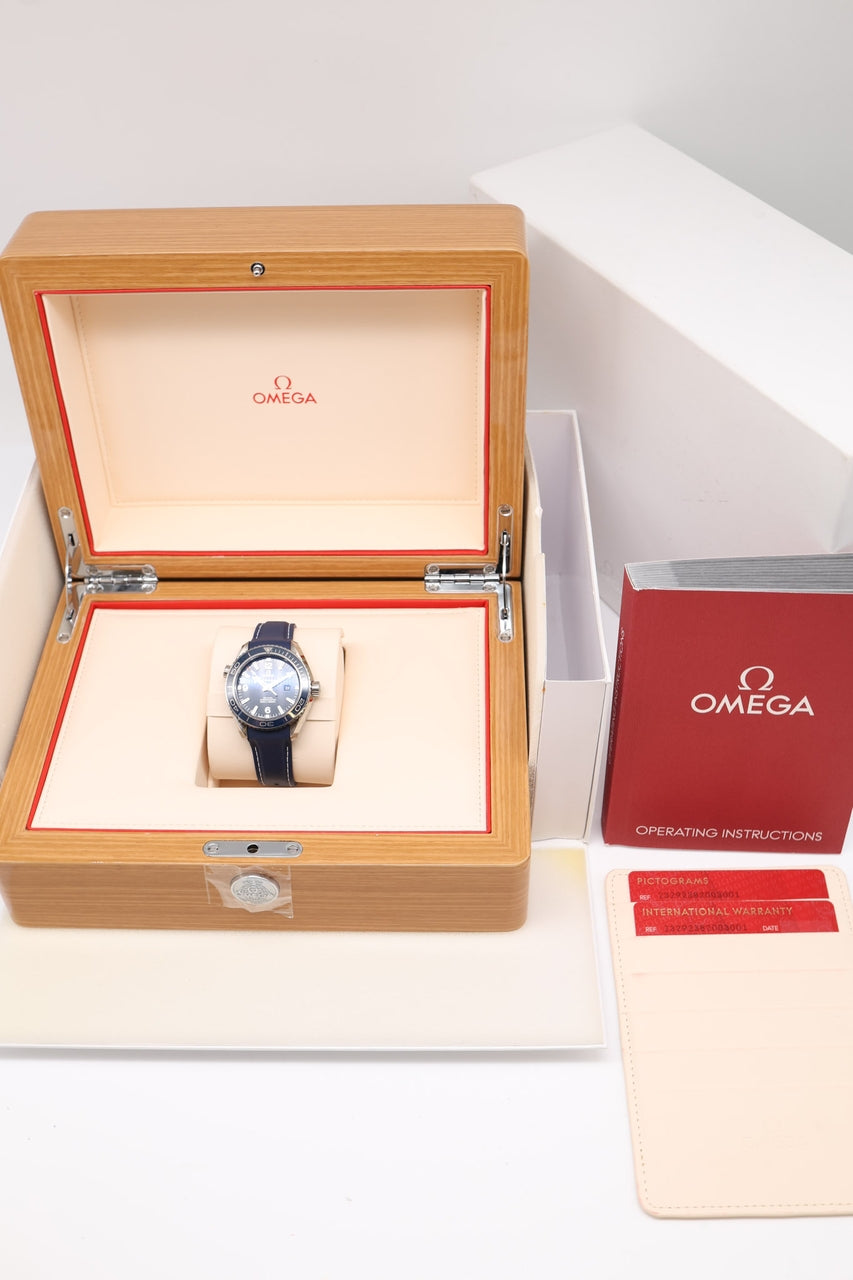 Omega Seamaster Planet Ocean Titan 37,5mm Automatik 23292382003001 - Papiere und oder Lieferumfang