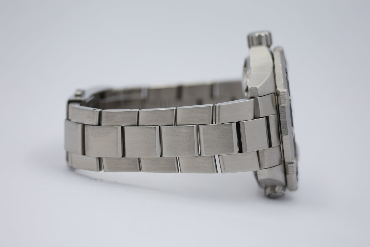 Tag Heuer Aquaracer Quarz Herrenuhr WAJ1112 - Detailansicht 4