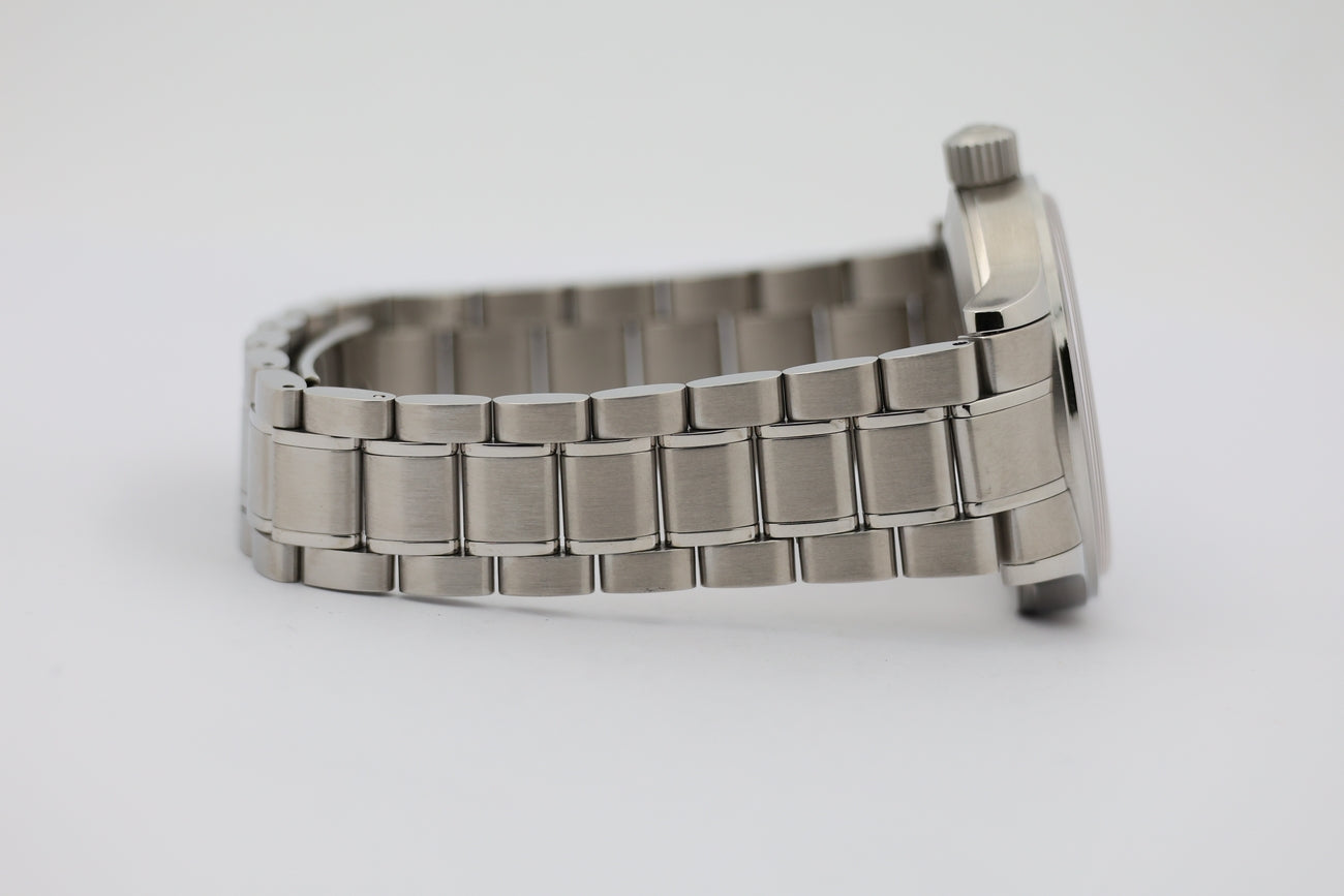 Omega Classic Date Automatik Herrenuhr 36mm 52032000 - Detail view 4