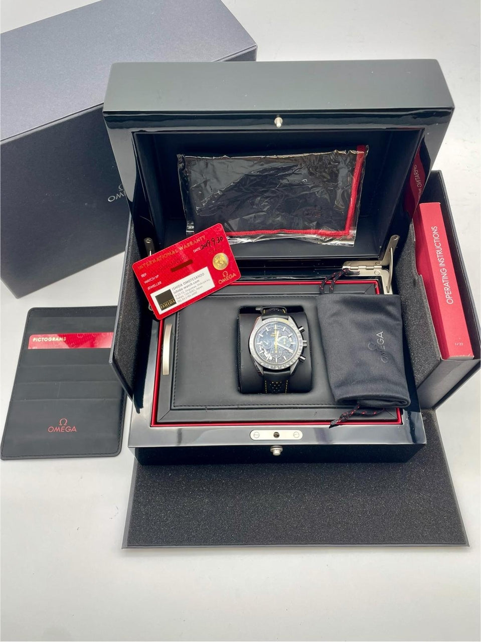 Omega Speedmaster Dark Side of the Moon Apollo 8 31192443001001 - Papers and documentation