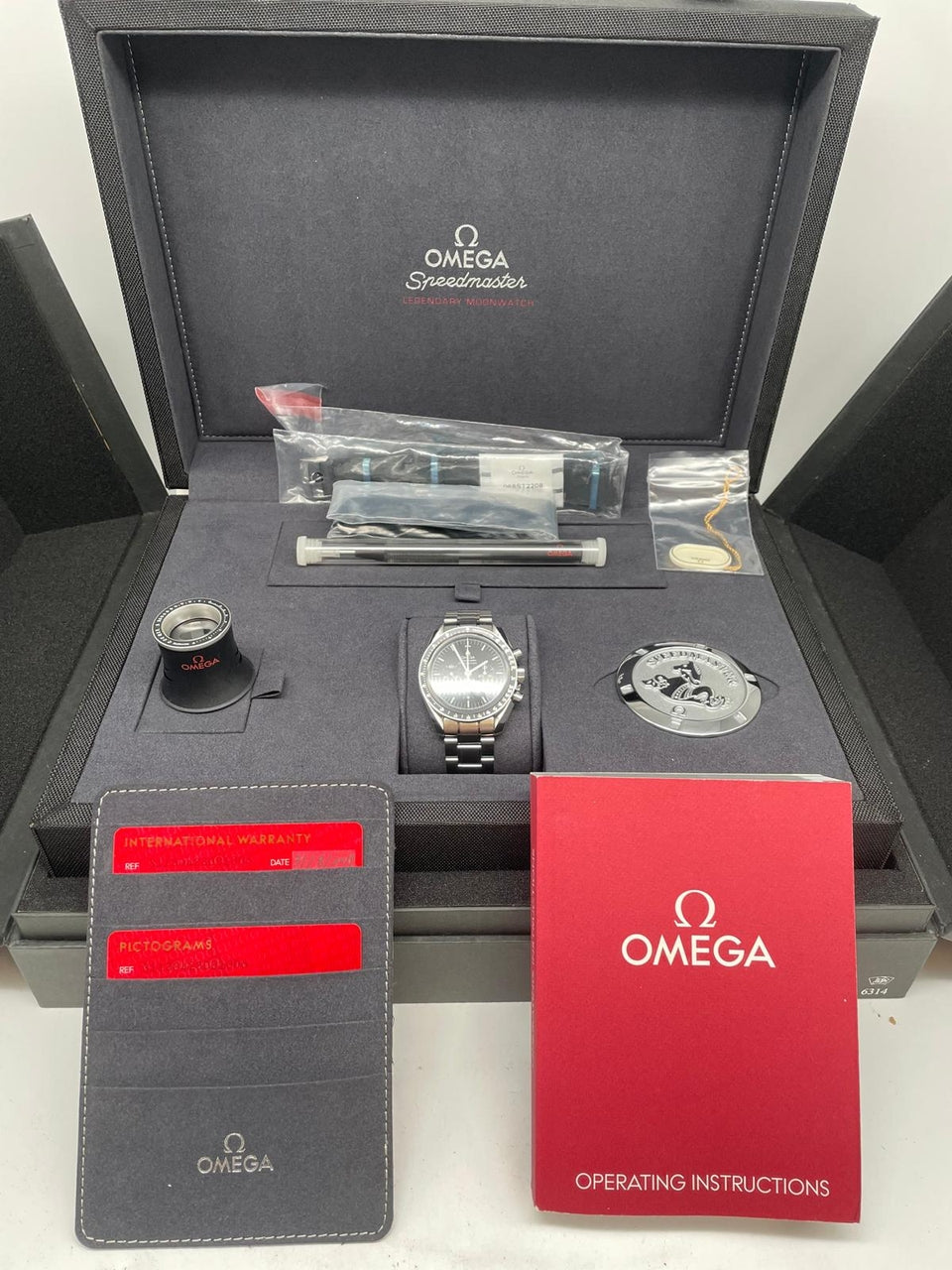 Omega Speedmaster Professional Moonwatch Handaufzug Herrenuhr 31130423001006 - Papiere und oder Lieferumfang