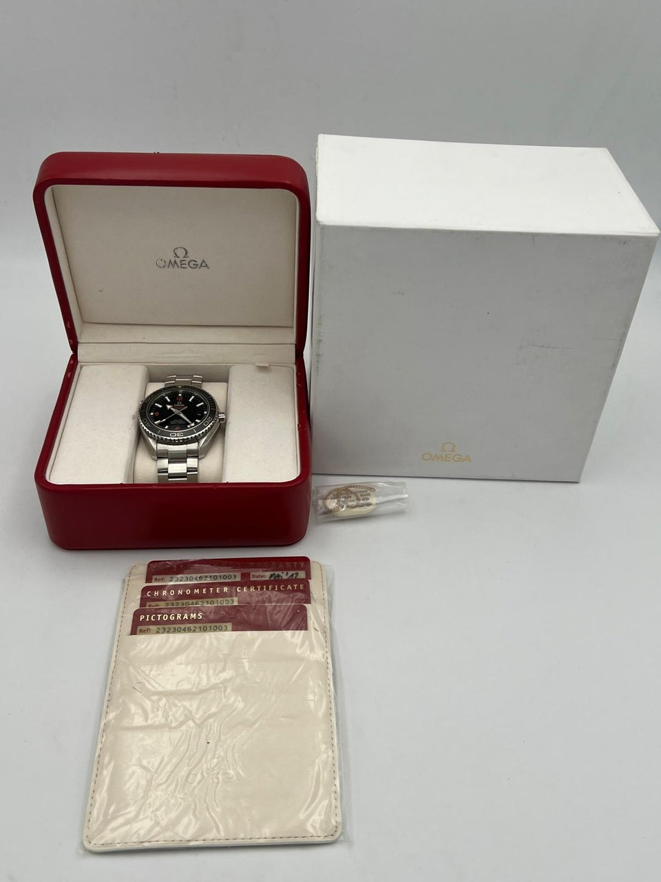 Omega Seamaster Planet Ocean Automatik 45,5 23230462101003 - Papiere und oder Lieferumfang