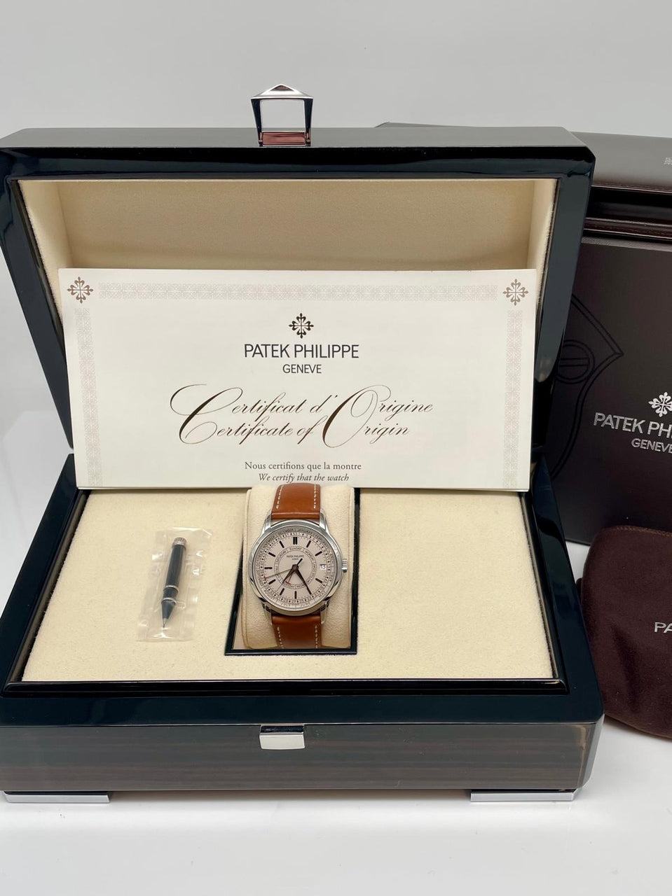 Patek Philippe Calatrava Weekly Calendar 40mm 5212A-001 - Papiere und oder Lieferumfang