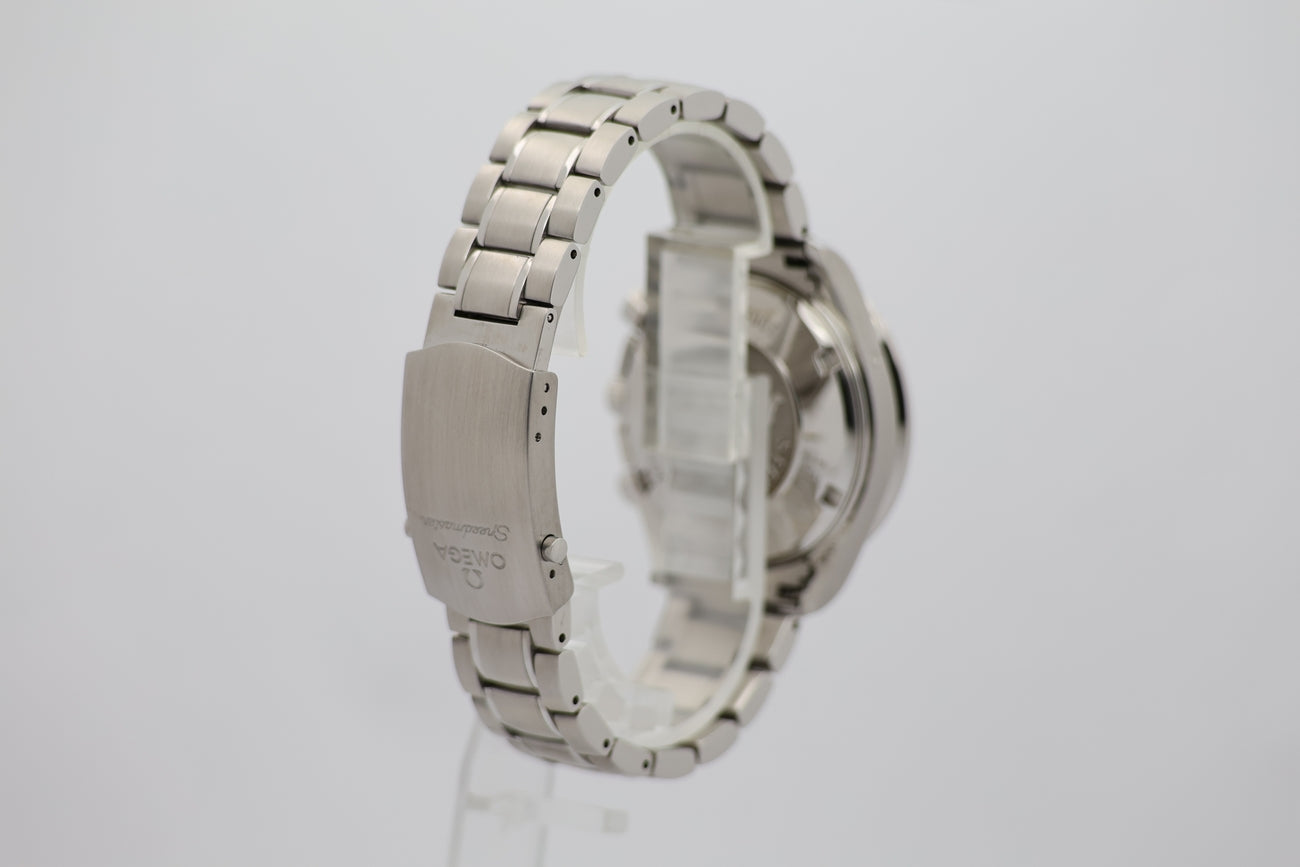 Omega Speedmaster Date 'Panda' Japan Edition 40mm Automatik 32330404002001 - Detailansicht 1