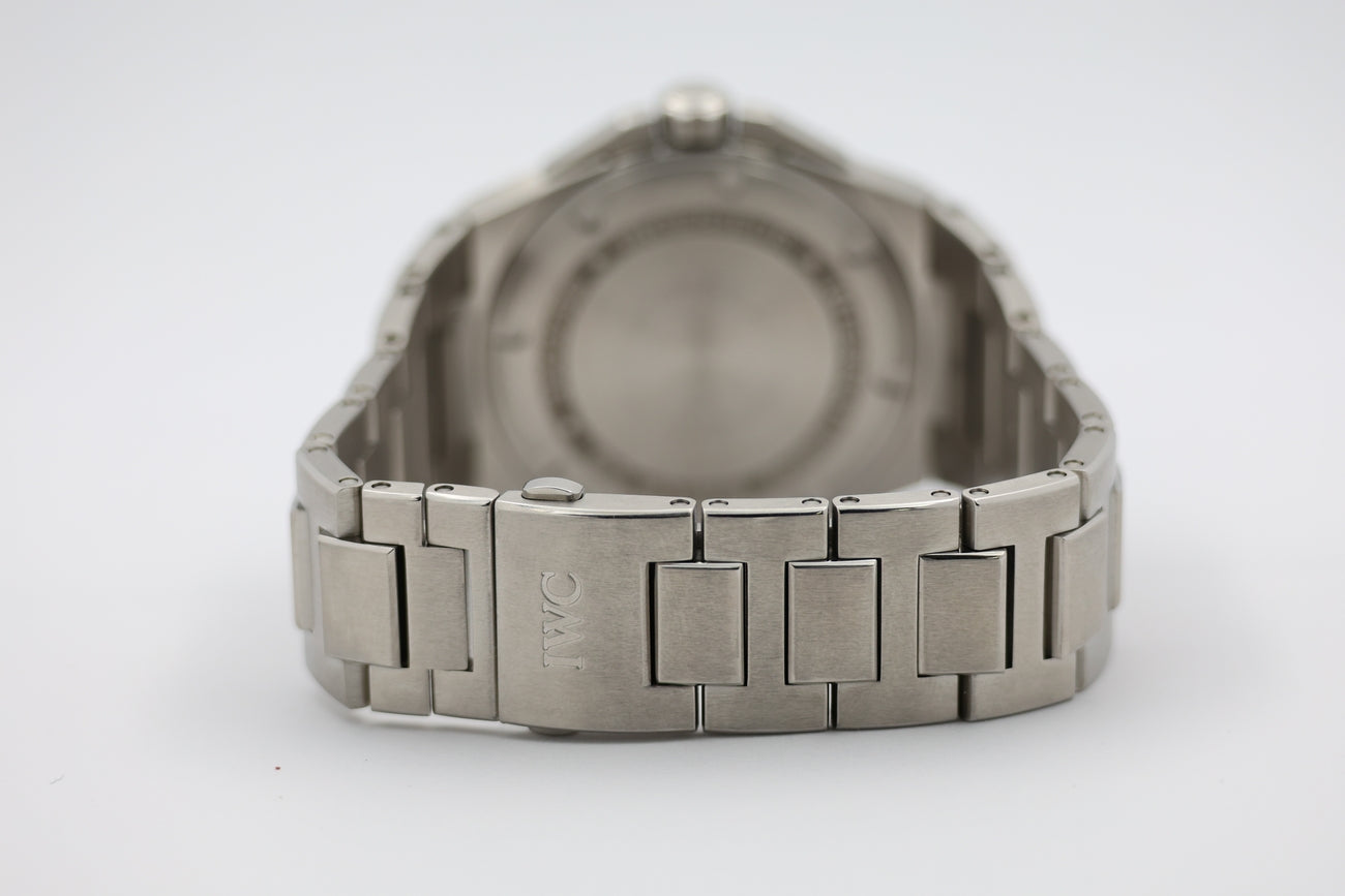 IWC Ingenieur 40mm Automatik Herrenuhr IW323902 - Detail view 5