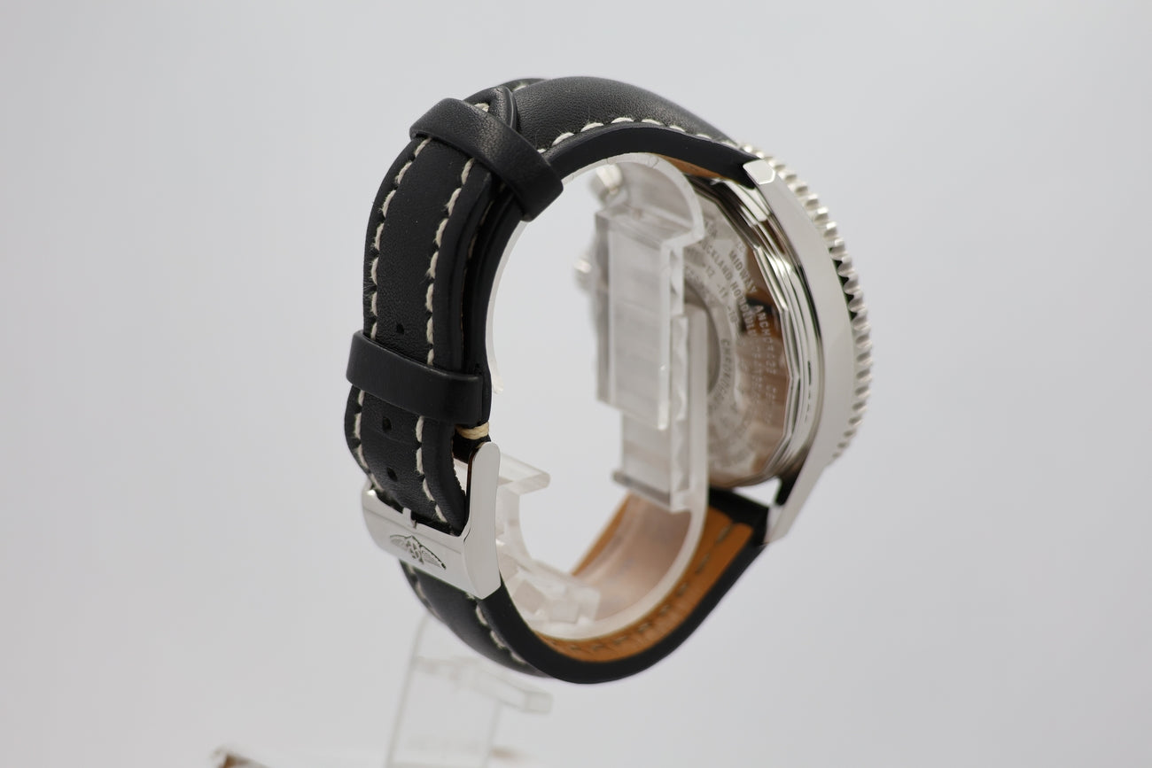 Breitling Navitimer World Automatik Herrenuhr Leder 46mm A24322 - Detailansicht 1