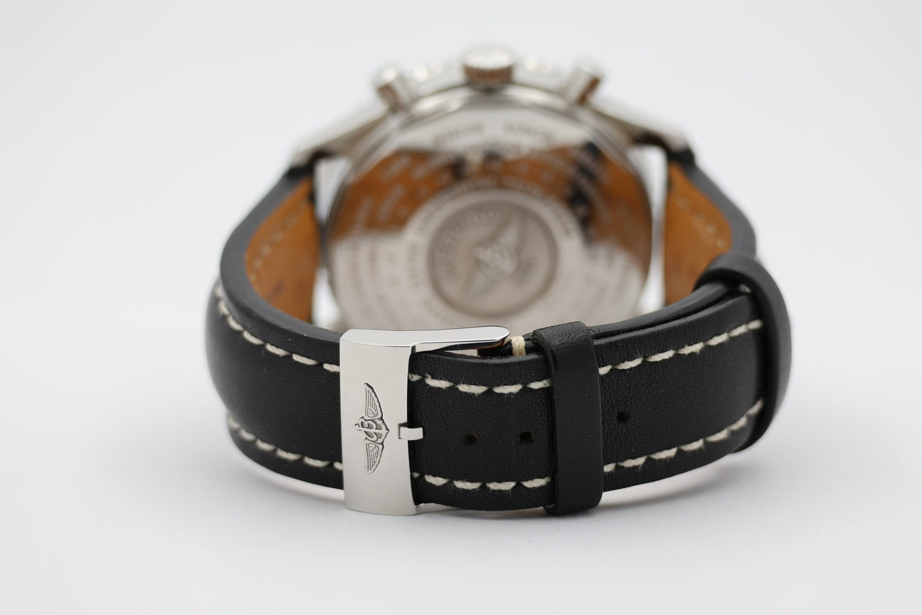 Breitling Navitimer World Automatik Herrenuhr Leder 46mm A24322 - Detailansicht 5