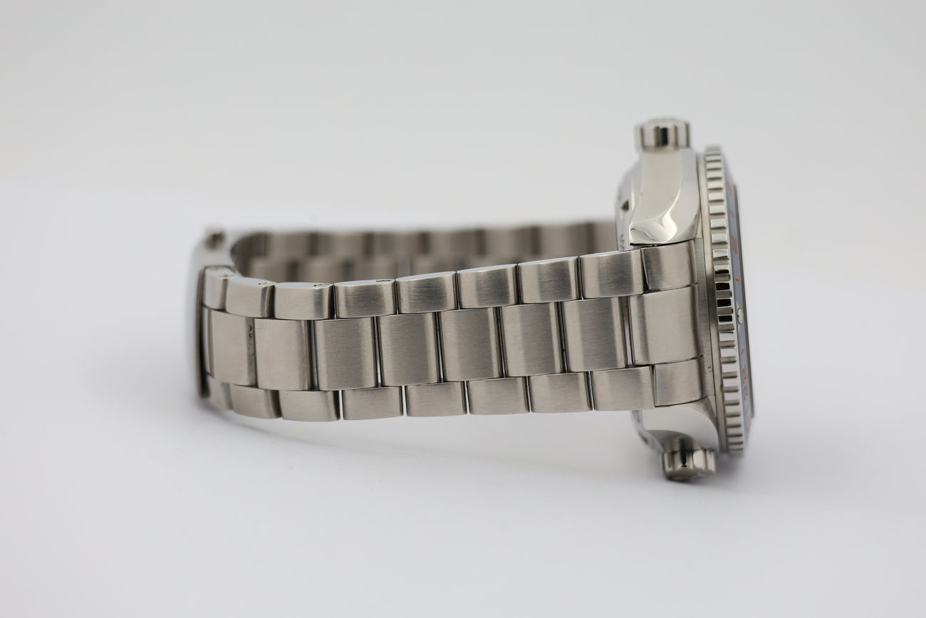 Omega Seamaster Planet Ocean GMT "Goodplanet Foundation" 23230442203001 - Detailansicht 4