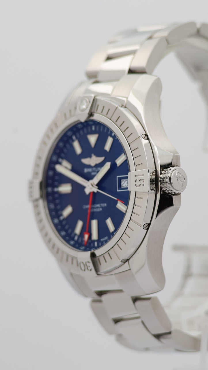 Breitling Avenger GMT Automatik 45mm A32395 - Detail view 7