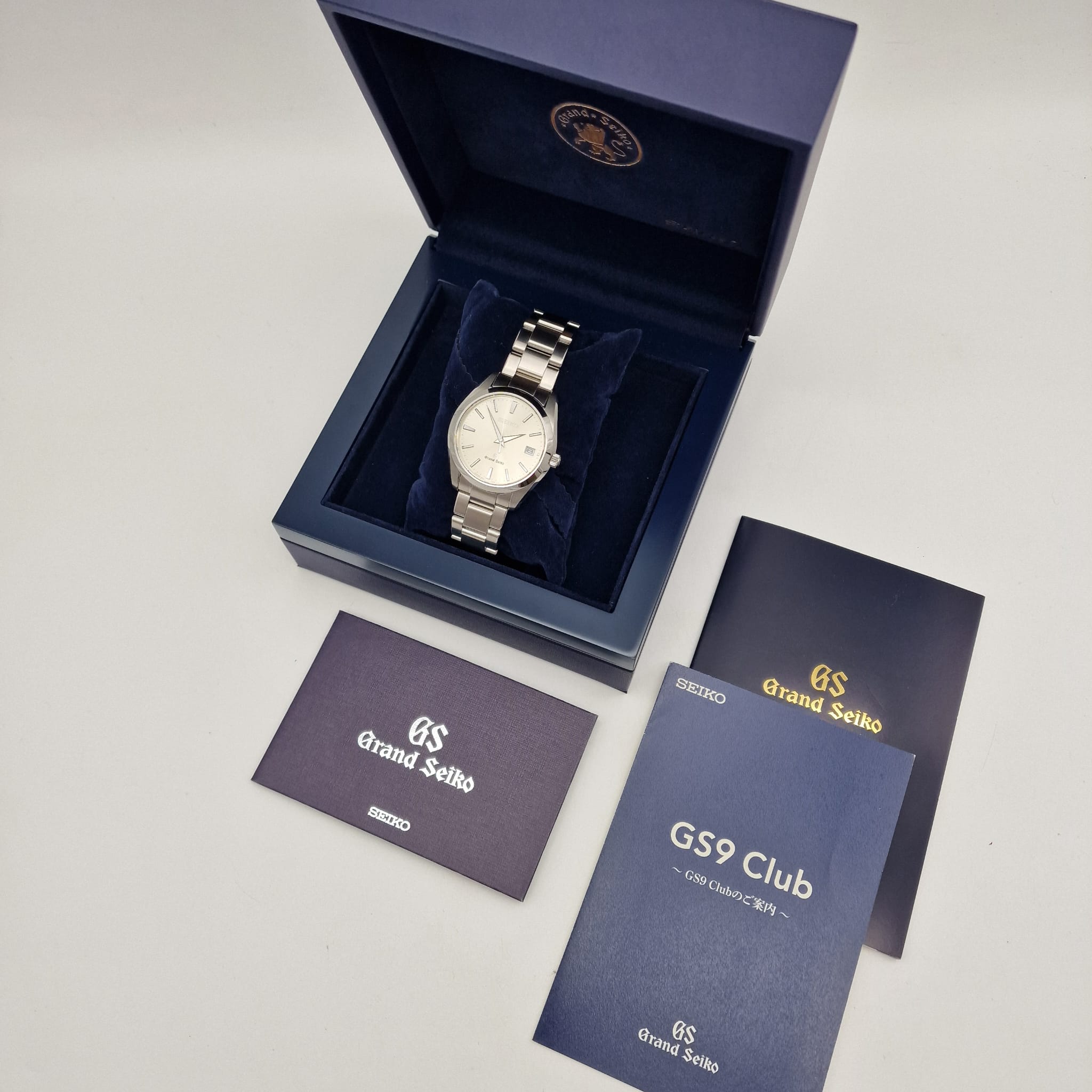 Grand Seiko Men's Watch Quartz SBGV021 Box + above papers