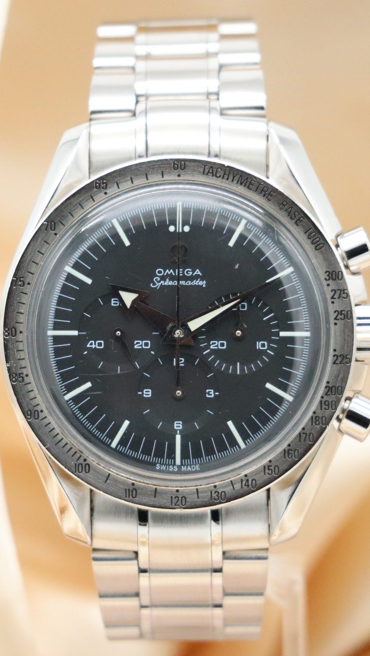 Omega Speedmaster Broad Arrow 35945000 Box + og. Papiere