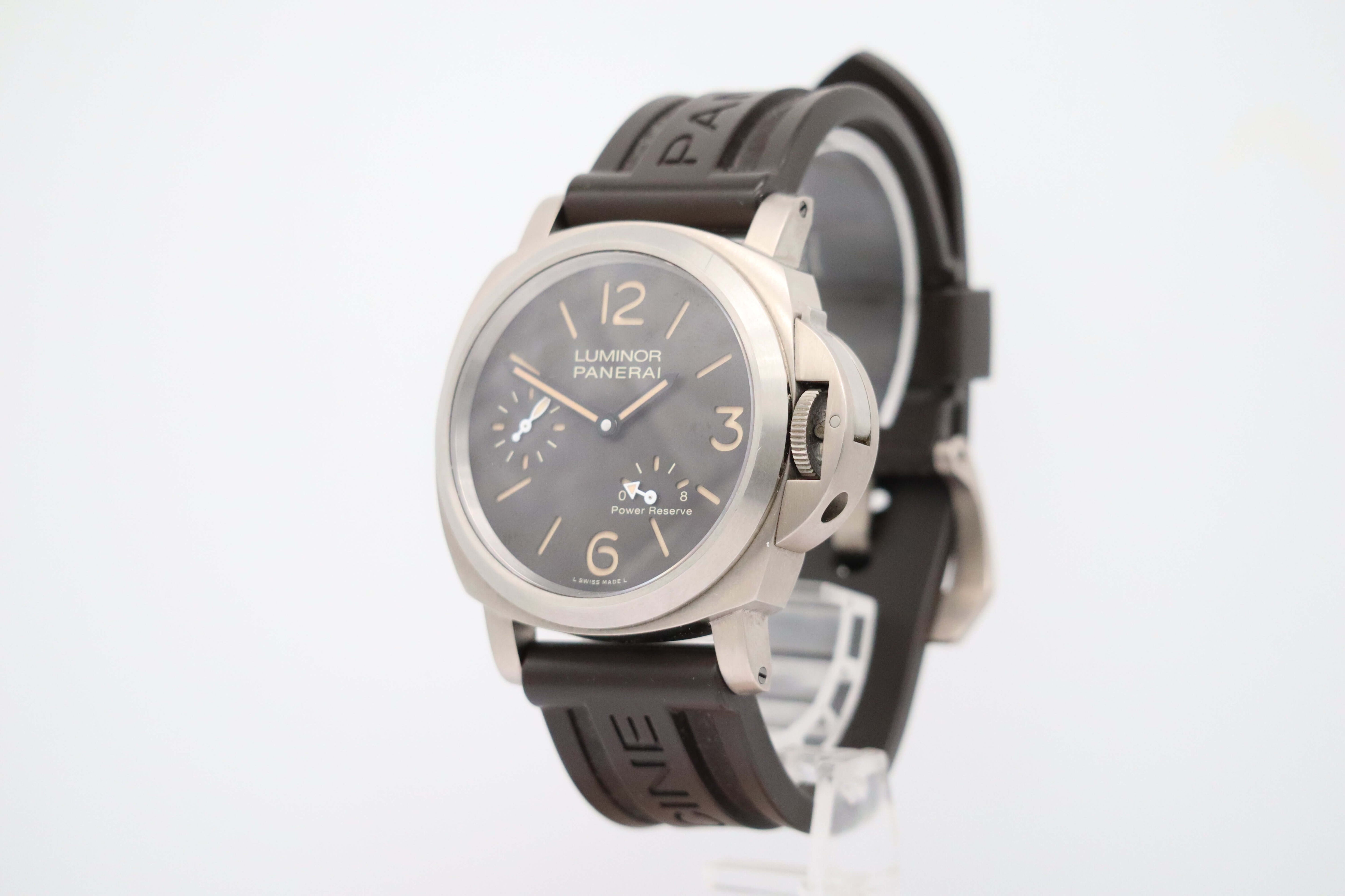 Panerai Luminor 8 Days Power Reverse Handaufzug 44mm Titan Herrenuhr PAM00797 Box + og. Papiere