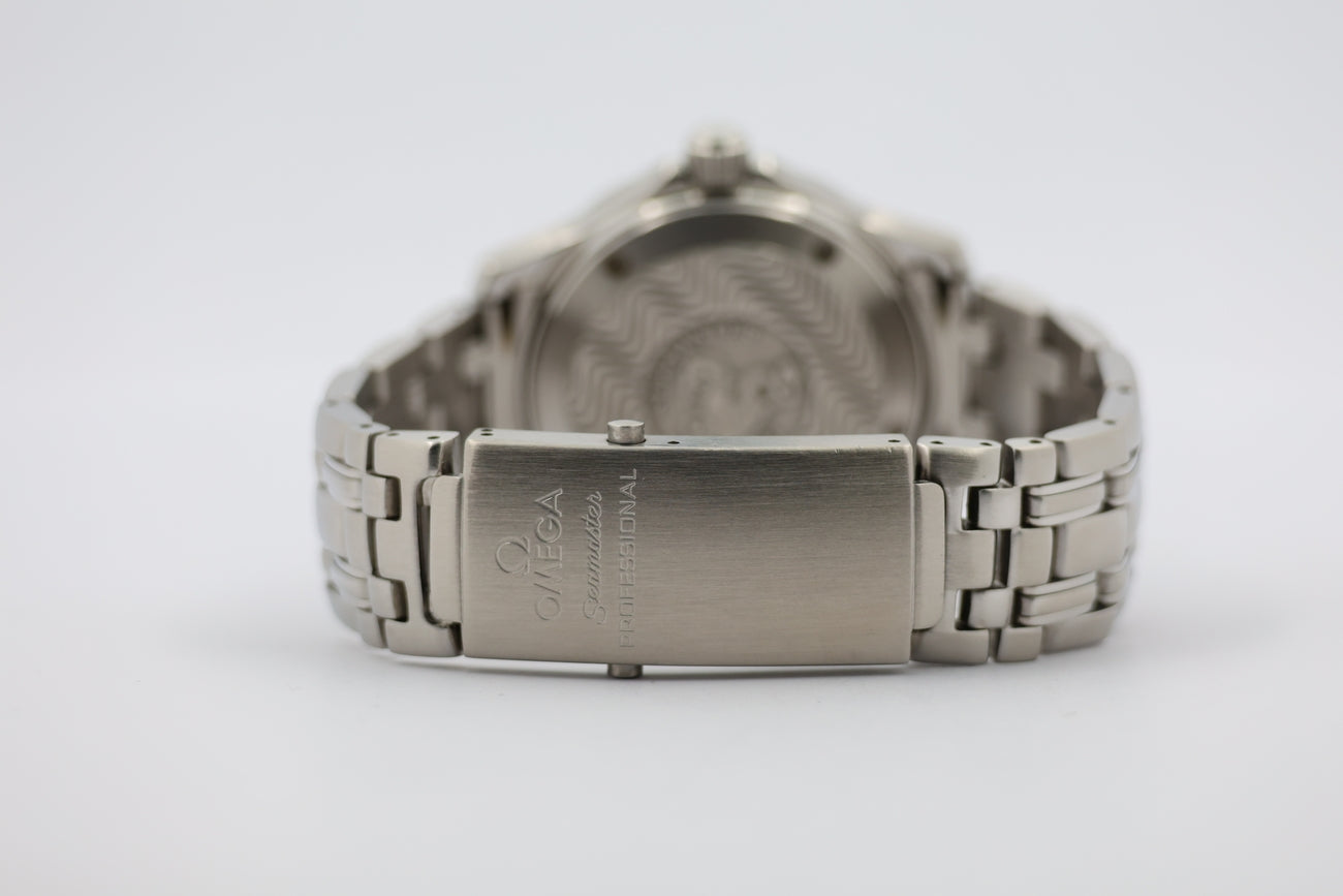 Omega Seamaster Diver 300m 36mm Quarz  25618000 - Detailansicht 5