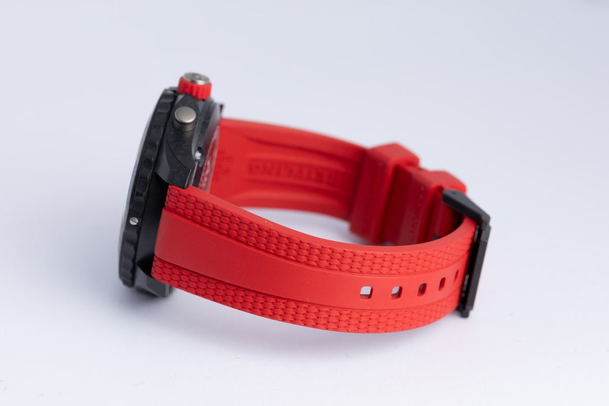 Breitling Endurance Pro 38mm Quarz "Air Asia" Rot X83310 - Detailansicht 5