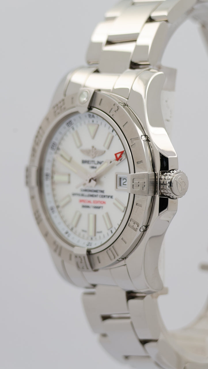 Breitling Avenger II GMT Perlmutt-Blatt 43mm Automatik A32390 - Detail view 7