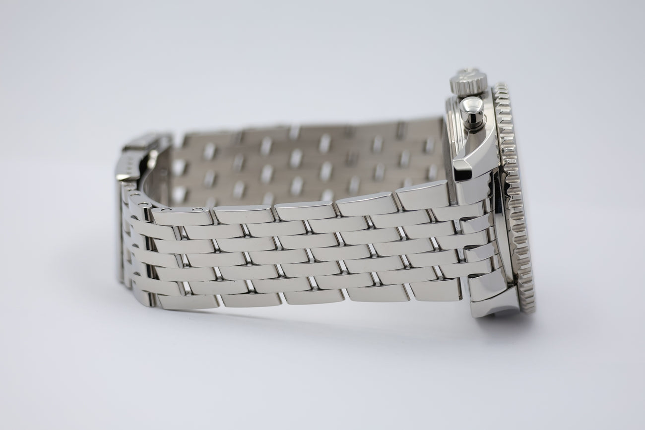 Breitling Navitimer World GMT 46 Automatik Herrenuhr A24322 - Detail view 4