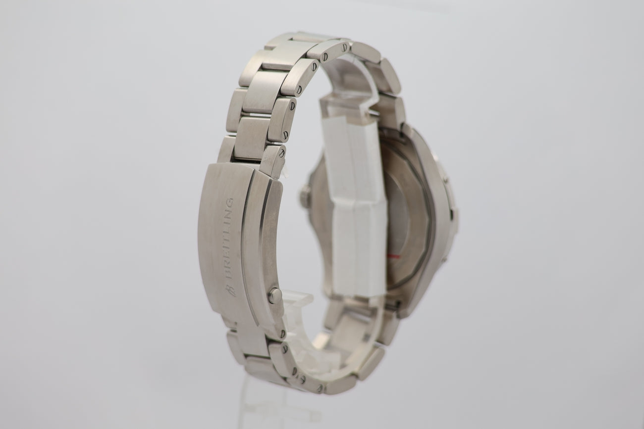 Breitling  Avenger 42mm Automatik  A17328 - Detailansicht 1