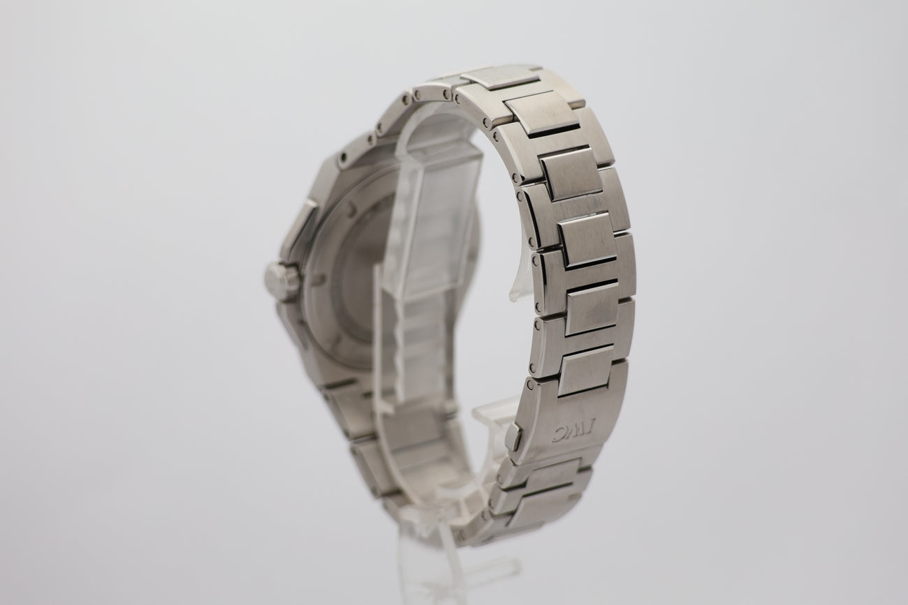 IWC Ingenieur Automatik Herrenuhr Schwarz IW323902 - Detailansicht 2