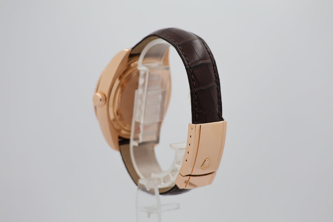 Rolex Sky-Dweller 42mm 18k Rose Gold Chocolate 326135 - Detailansicht 2