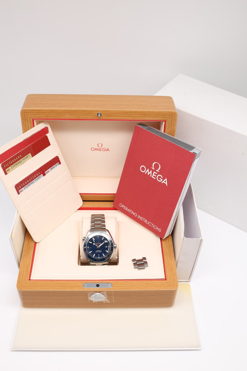 Omega Seamaster Planet Ocean Titan 45,5mm Automatik 23290462103001 - Papiere und oder Lieferumfang