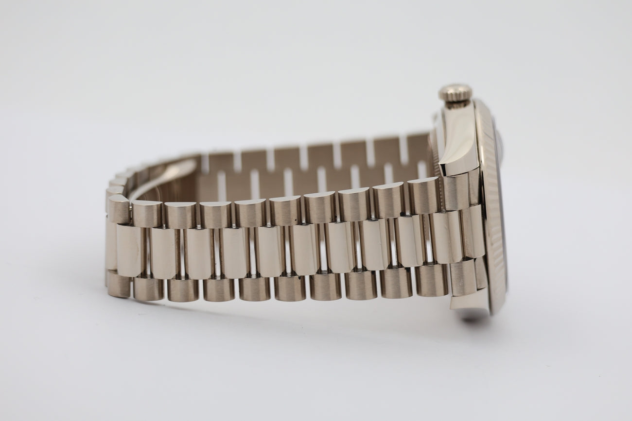 Rolex Day-Date 40mm Automatik Weißgold Blau 228239 - Detailansicht 4