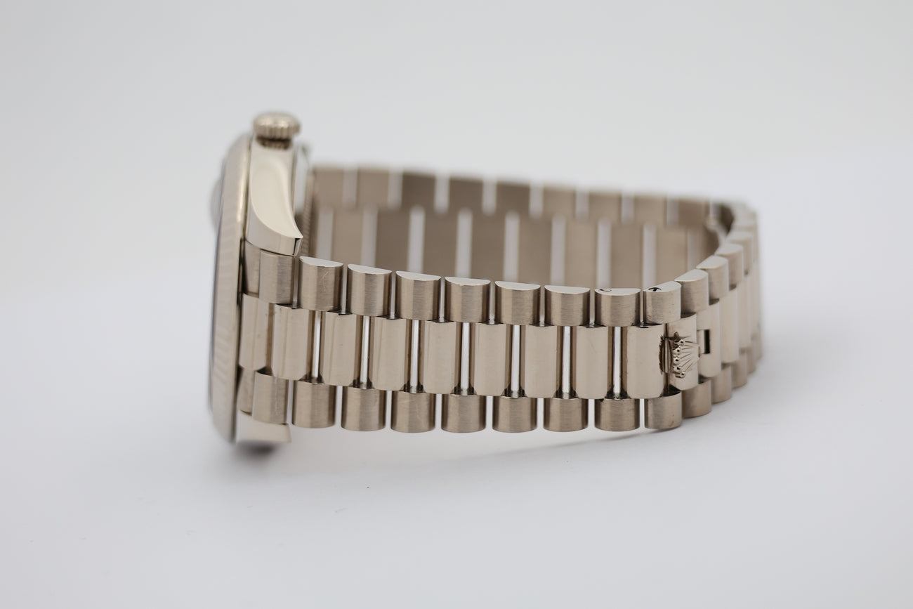 Rolex Day-Date 40mm Automatik Weißgold Blau 228239 - Detailansicht 3