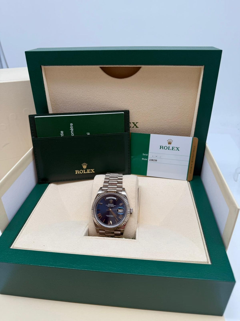 Rolex Day-Date 40mm Automatik Weißgold Blau 228239 - Papiere und oder Lieferumfang