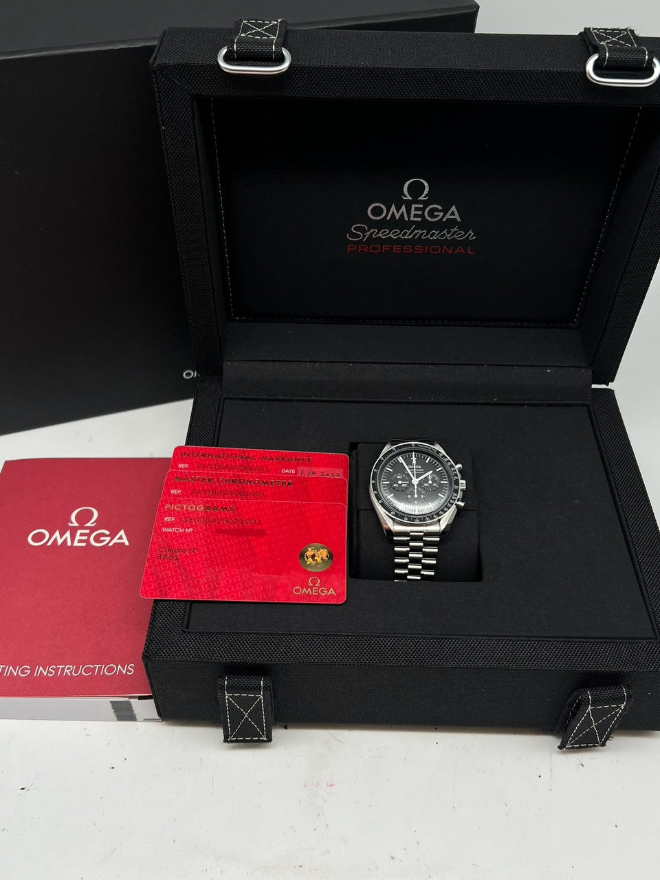 Omega Speedmaster Professional Moonwatch Herrenuhr 42mm 31030425001001 - Papiere und oder Lieferumfang