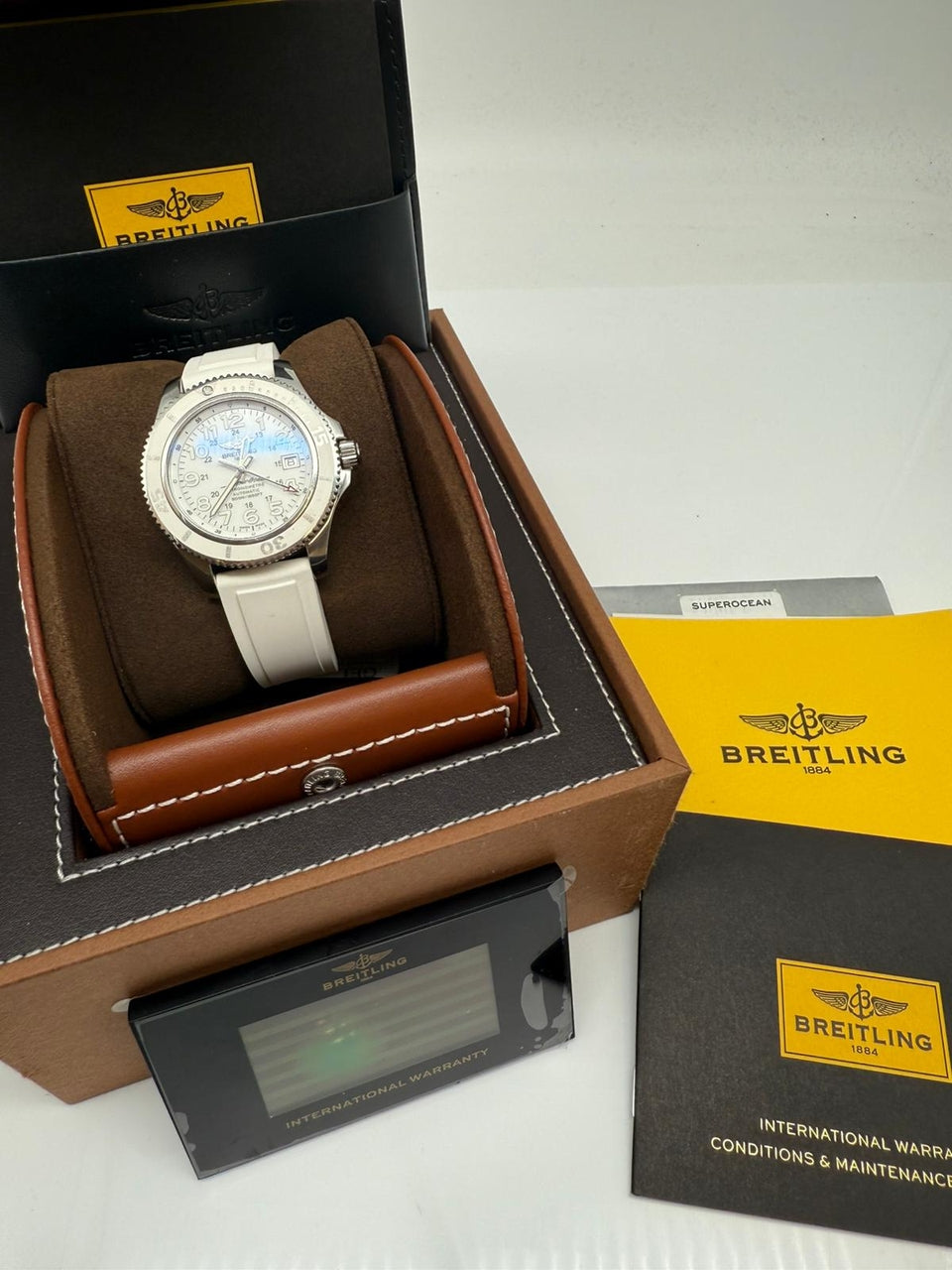 Breitling Superocean II 42 Automatik Herrenuhr Weiß A17365 - Papiere und oder Lieferumfang