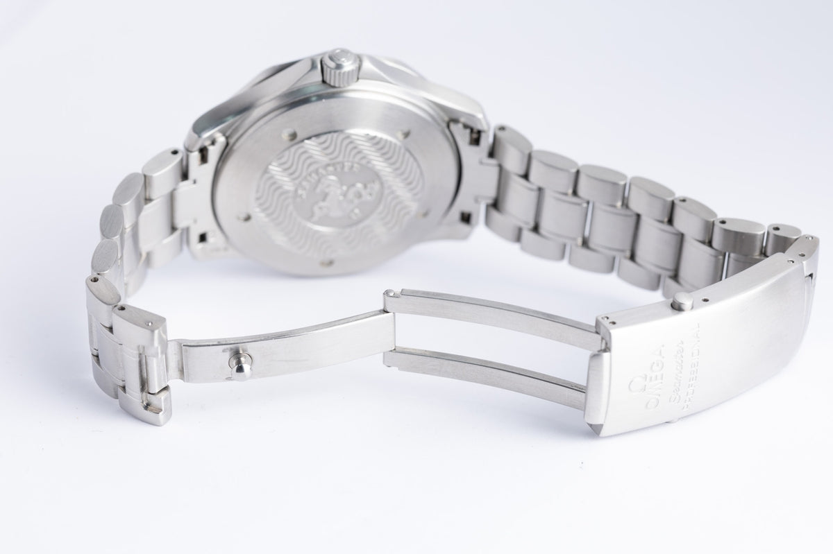 omega Seamaster Diver 300 M "Great White'' Automatik 25382000 - Detailansicht 7