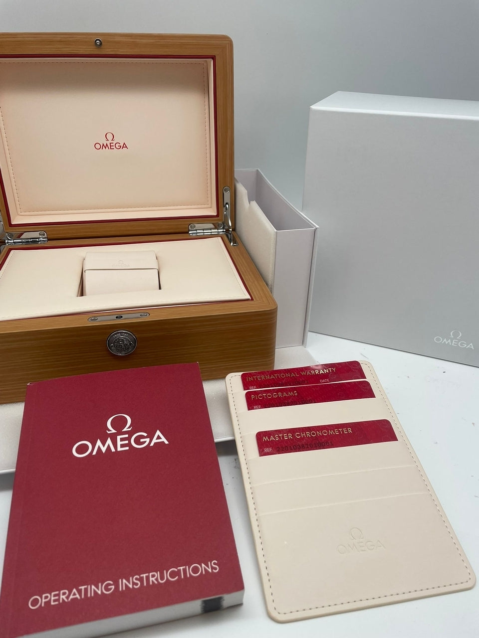 Omega Seamaster Aqua Terra 38mm Automatik Ungetragen 22010382010001 - Papiere und oder Lieferumfang