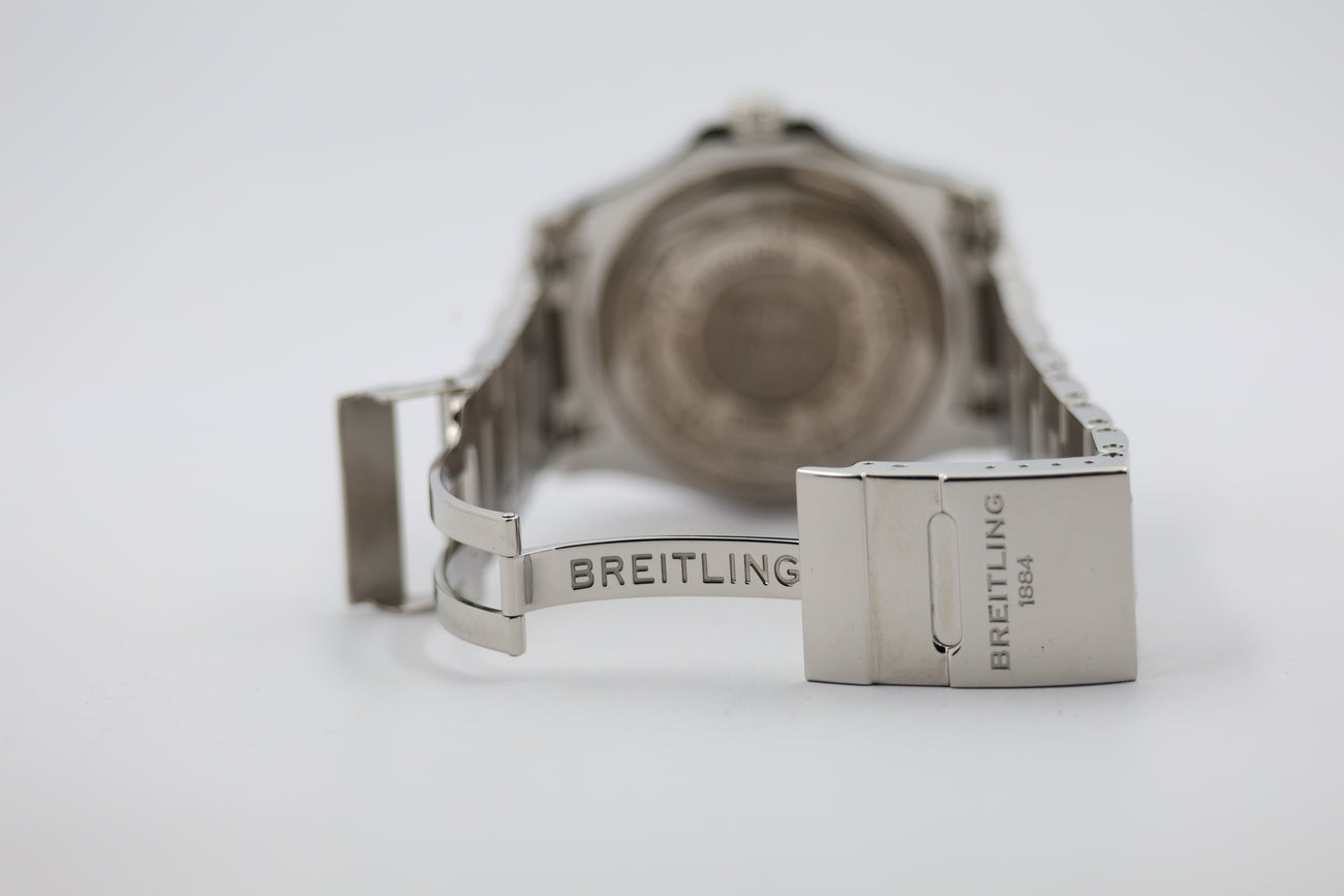 Breitling Avenger II GMT Perlmutt-Blatt 43mm Automatik A32390 - Detailansicht 6