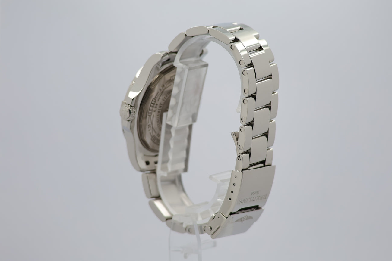 Breitling Avenger II GMT Perlmutt-Blatt 43mm Automatik A32390 - Detailansicht 2
