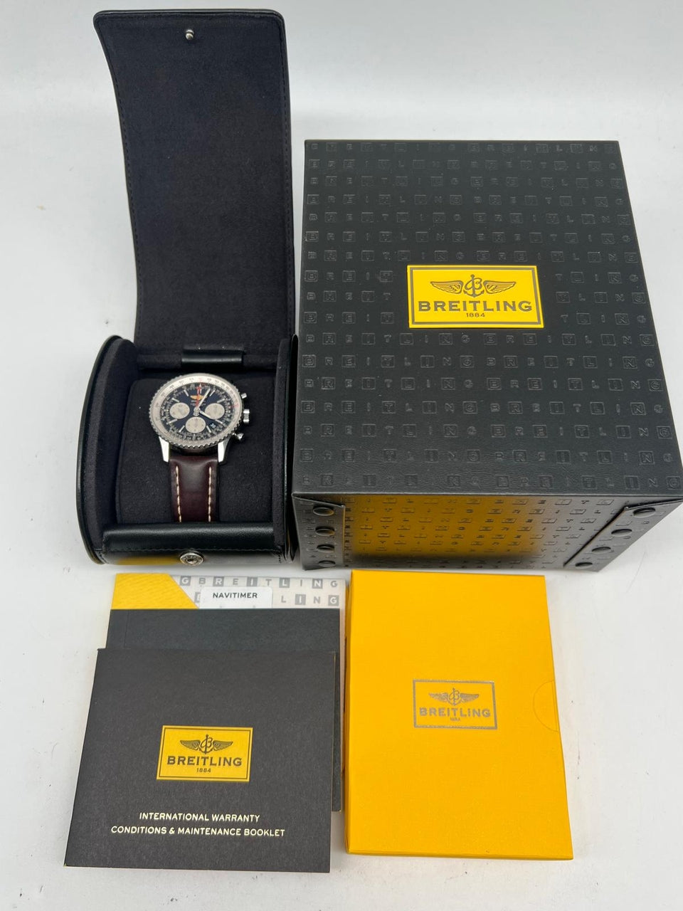 Breitling Navitimer 01 Automatik Herrenuhr 43mm AB0120 Box