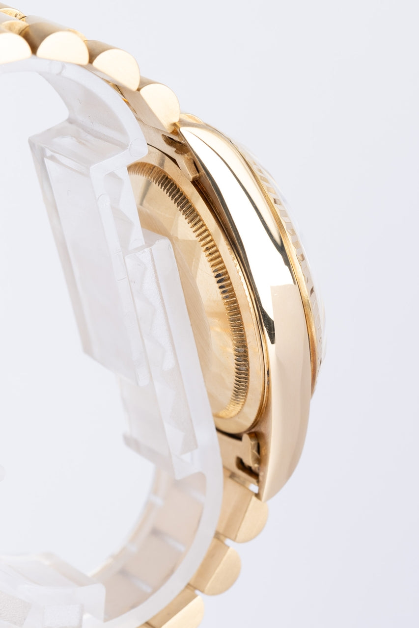 Rolex Day-Date 36 President 18k Gelbgold "Diamond Dial" 18238 - Detailansicht 4