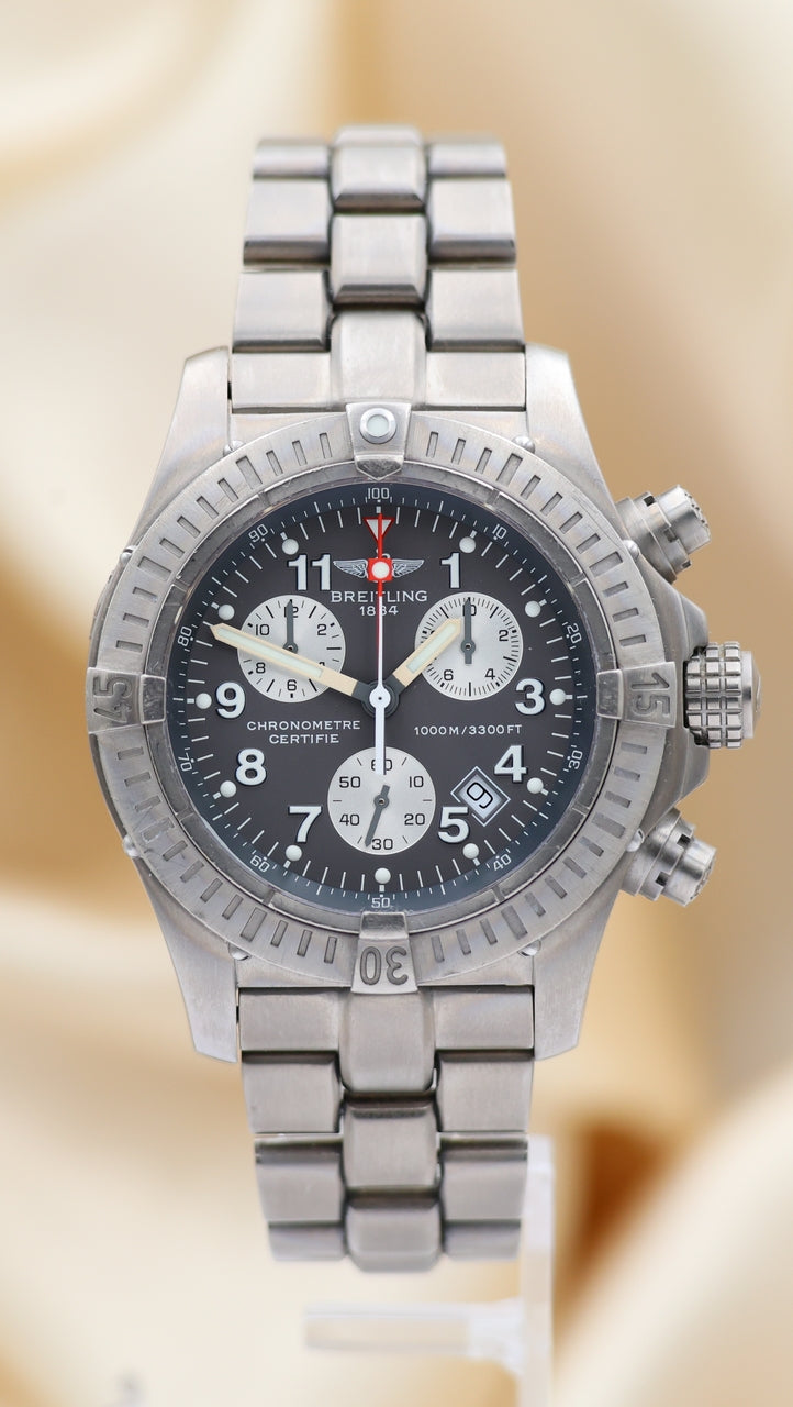 Breitling Chrono Avenger M1 44mm Quarz E73360 Box + og. Papiere