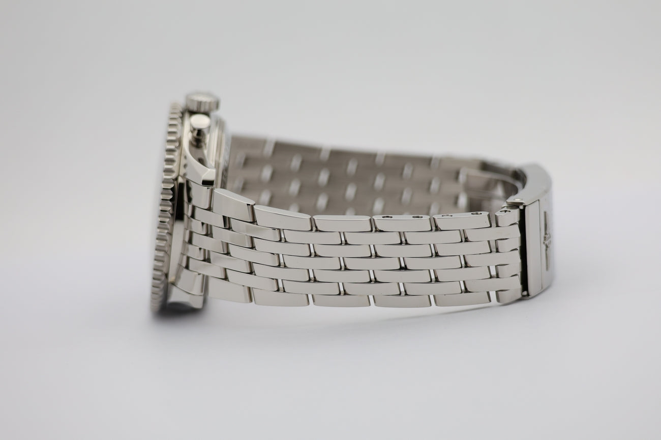 Breitling Navitimer B01 Chronograph 43 Japan Edition  AB0121 - Detailansicht 3