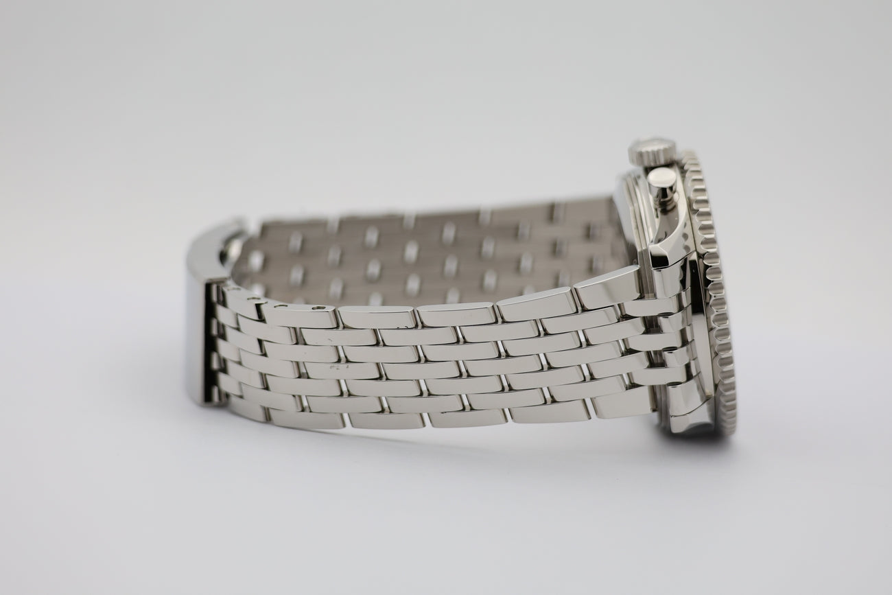 Breitling Navitimer B01 Chronograph 43 Japan Edition  AB0121 - Detailansicht 4