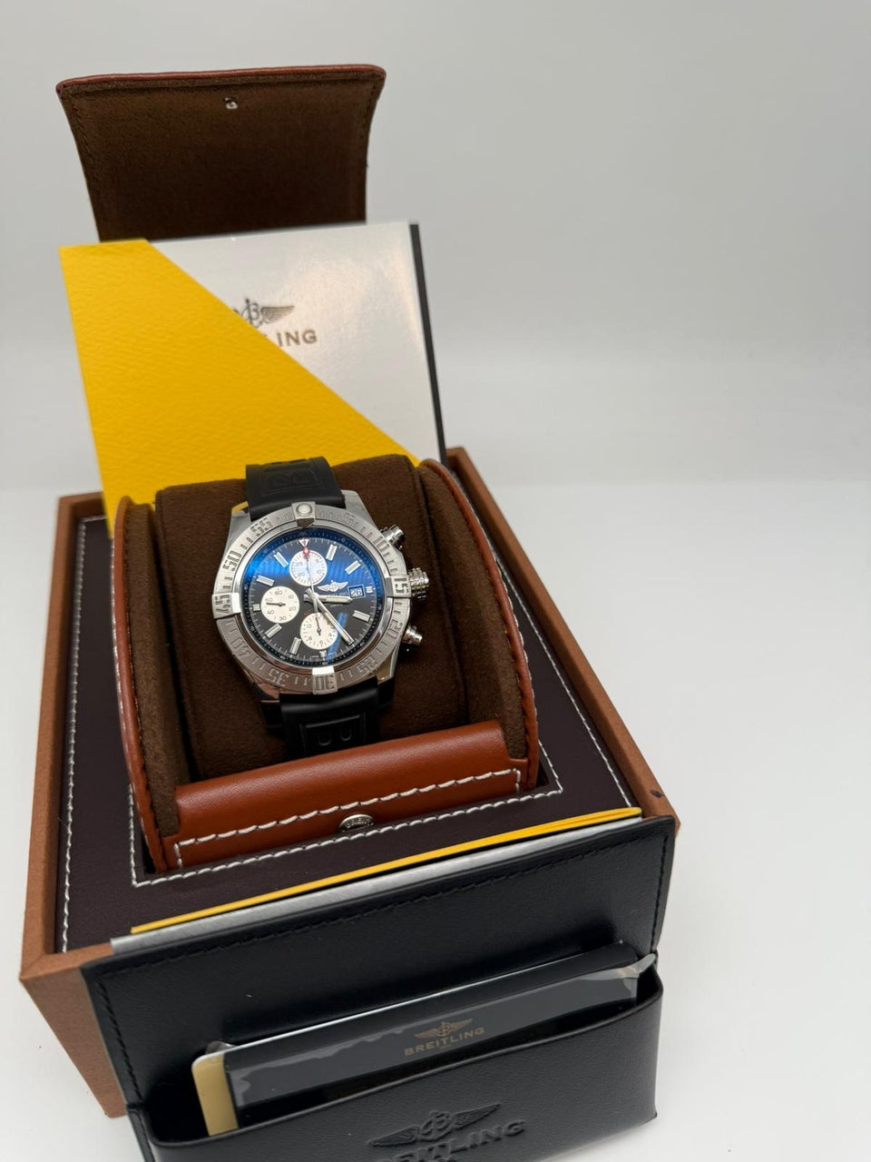 Breitling Super Avenger II Automatik 48mm A13371 - Papiere und oder Lieferumfang