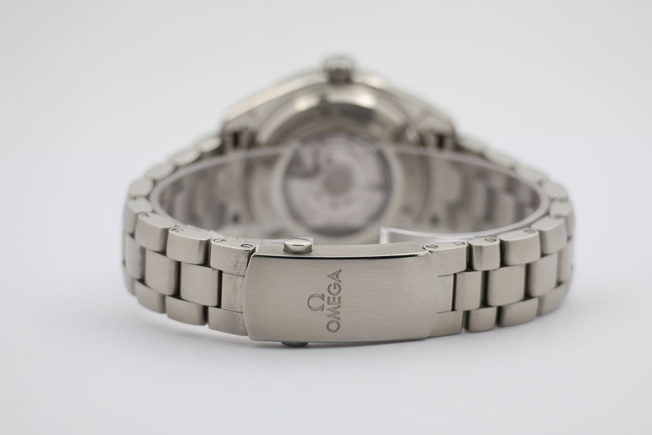 Omega Seamaster Planet Ocean Automatik 23230382001 - Detail view 5
